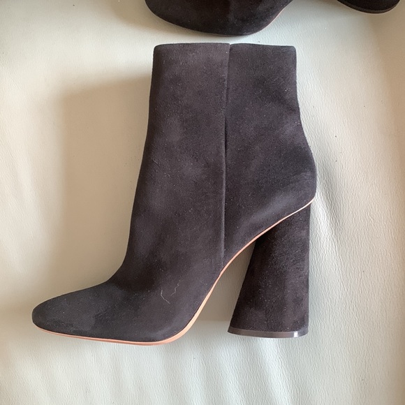 MERCEDES CASTILLO Kaida - Picture 6 of 10